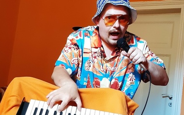 Indoozeefa Indoozeefa