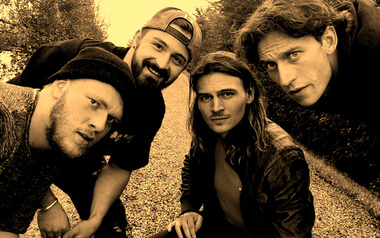 Red Sleeve Red Sleeve