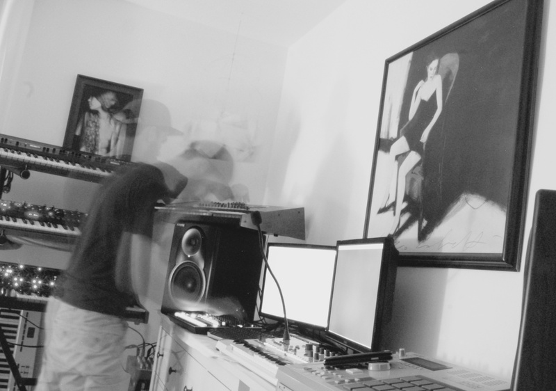 M.O.L.K.O - Synthana ( Livejam with my Moog, Roland, Korg, Deeper, MPC, Deeper...)