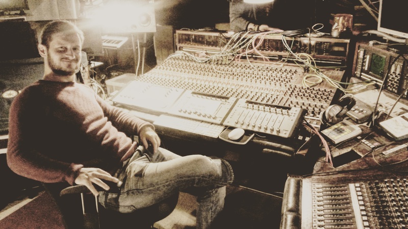 Tom Tom - In the Studio (feat Petra & Amber)