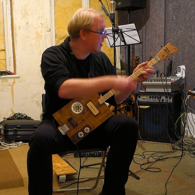 Ronny Röthig - Cigar-Box-Guitar Blues No. 1