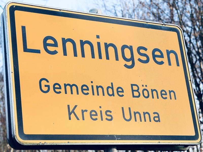 Lenning Sen - Time, or the man with the parachute
